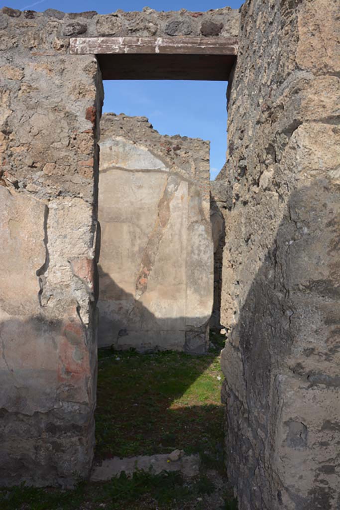 VI.11.9 Pompeii. October 2017. Room 6, north wall, with small doorway into room 7.
Foto Annette Haug, ERC Grant 681269 DÉCOR