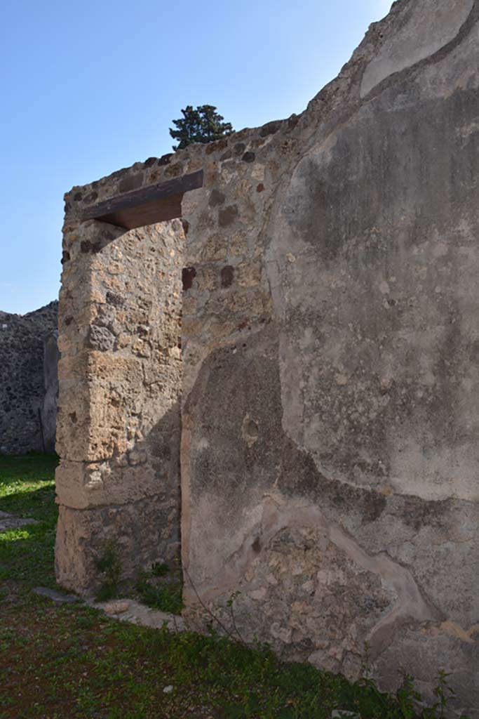 VI.11.9 Pompeii. October 2017.
Room 7, looking towards south wall at east end with doorway into room 6.
Foto Annette Haug, ERC Grant 681269 DÉCOR