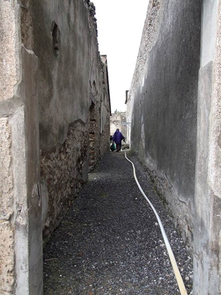 VI.11.9 Pompeii. December 2006.
Long corridor 15 leading to servants’ quarters, bakery and small baths area.