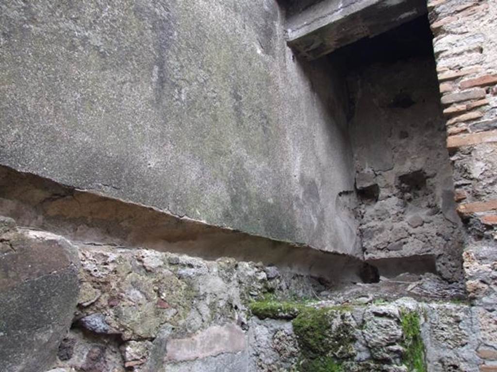 VI.11.9 Pompeii. March 2009. Room 13, upper north-west corner of kitchen.