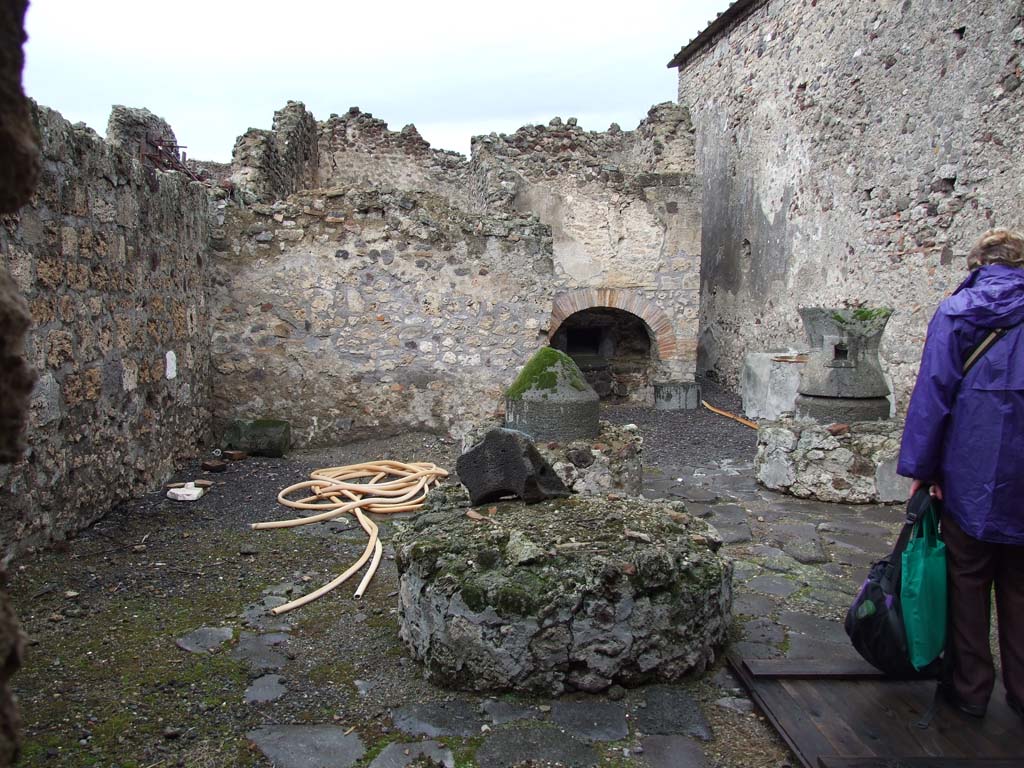 VI.11.9 Pompeii. December 2006. Room 16, small bakery.