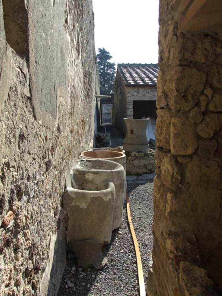 VI.11.9 Pompeii. December 2007. Room 16, looking south from corridor 57 at side of oven.