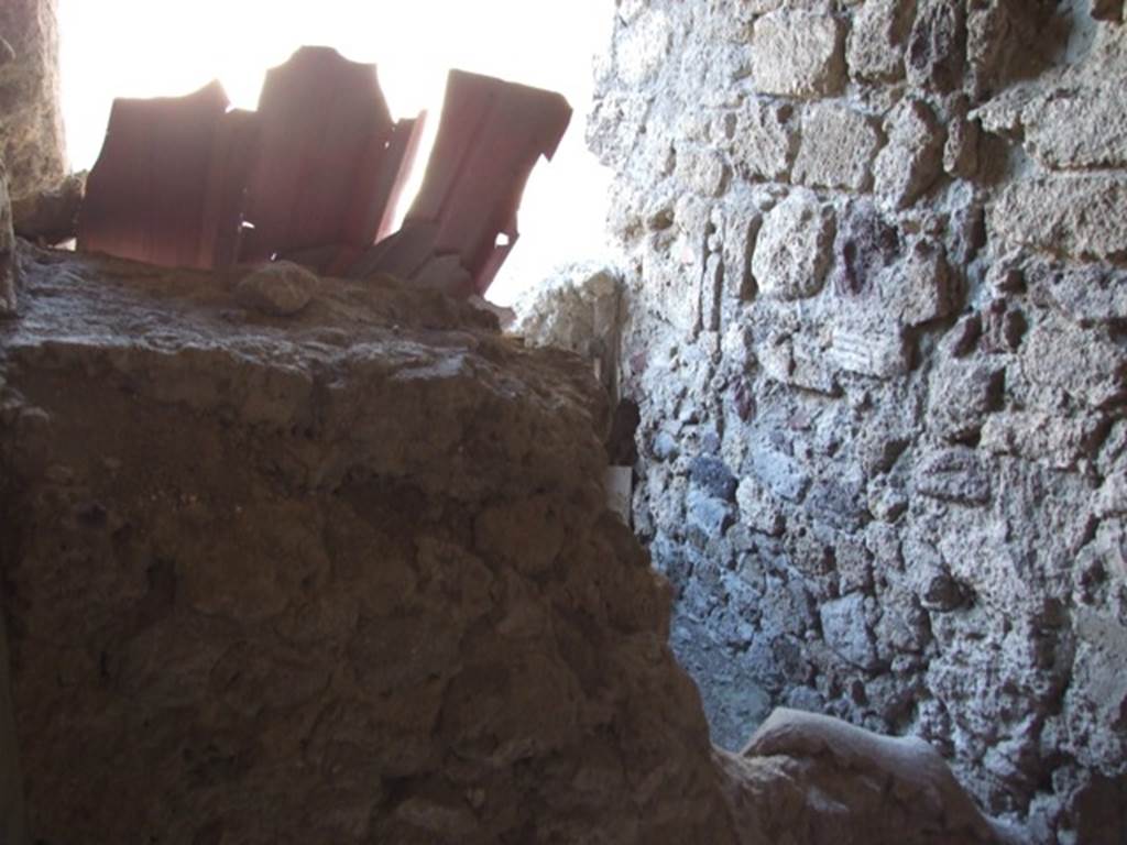VI.11.9 Pompeii. December 2007.
Room 59, room or cupboard under the stairs, accessed from doorway in room 20.