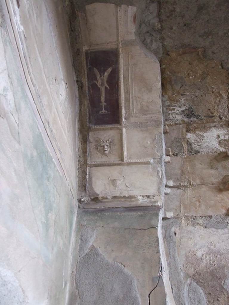 VI.11.9 Pompeii. December 2006.
Room 21, detail of plaster on south end of arch in tepidarium of baths complex.