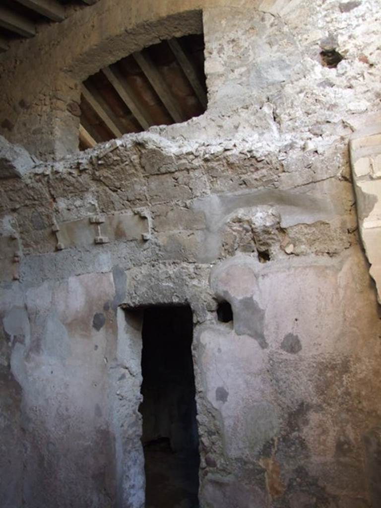 VI.11.9 Pompeii. December 2007.
Room 21, baths area. Tepidarium south wall and doorway into caldarium 22.