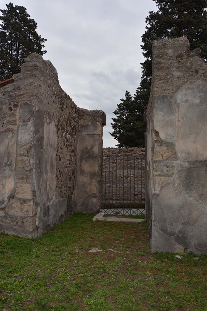 VI.11.9 Pompeii. October 2017.
Room 1, looking south from atrium towards entrance corridor and doorway.
Foto Annette Haug, ERC Grant 681269 DÉCOR