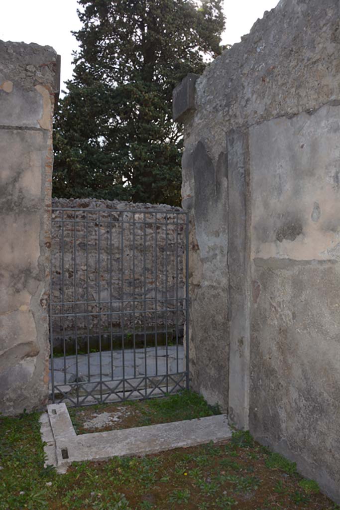 VI.11.9 Pompeii. October 2017. Room 1, entrance doorway and west wall.
Foto Annette Haug, ERC Grant 681269 DÉCOR