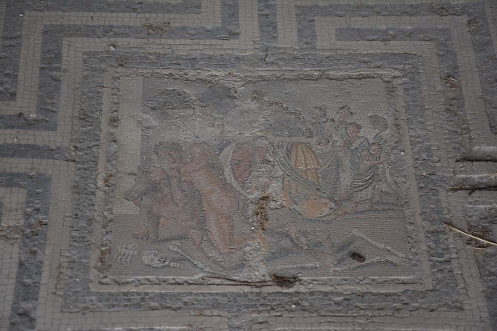 VI.11.10 Pompeii. October 2017. Room 42, centre of labyrinth mosaic with detail of Theseus and the Minotaur.
Foto Annette Haug, ERC Grant 681269 DÉCOR