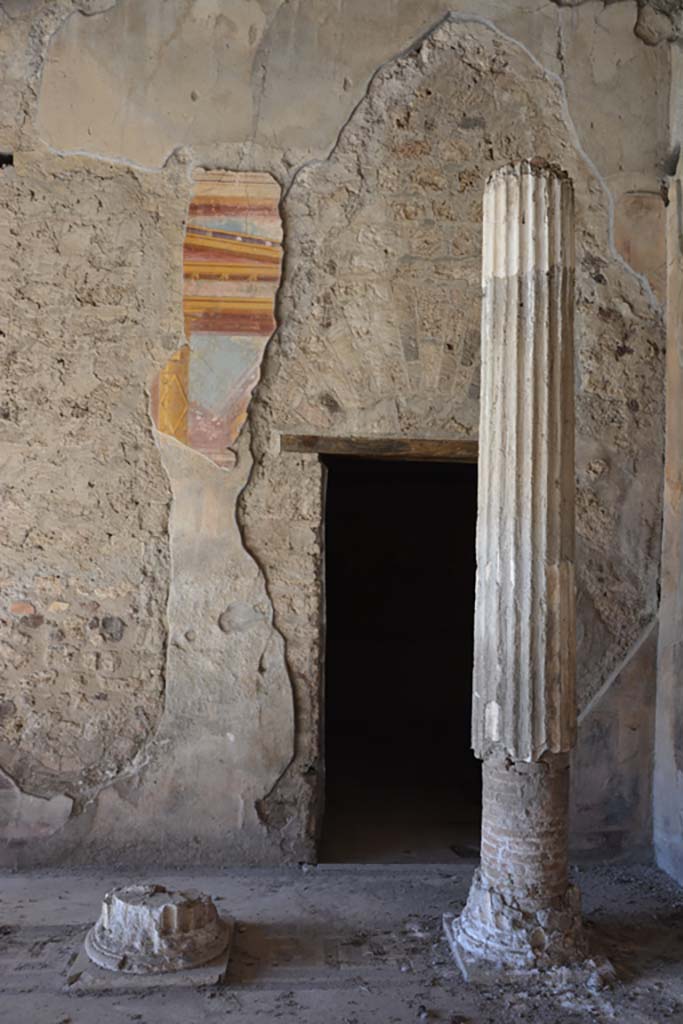 VI.11.10 Pompeii. November 2017. Room 43, west wall at north end with doorway to room 44.
Foto Annette Haug, ERC Grant 681269 DÉCOR