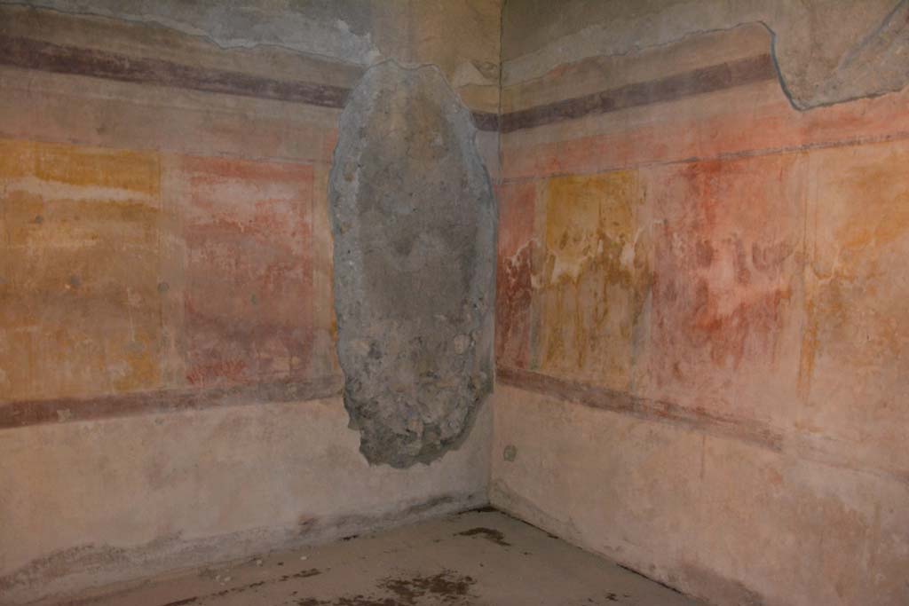 VI.11.10 Pompeii. December 2017. Room 44, south-west corner.
Foto Annette Haug, ERC Grant 681269 DÉCOR
