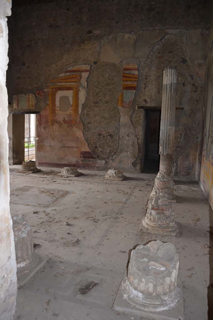 VI.11.10 Pompeii. October 2017.
Room 43, looking west from doorway of room 45 towards doorway of room 44, in north-west corner
Foto Annette Haug, ERC Grant 681269 DÉCOR