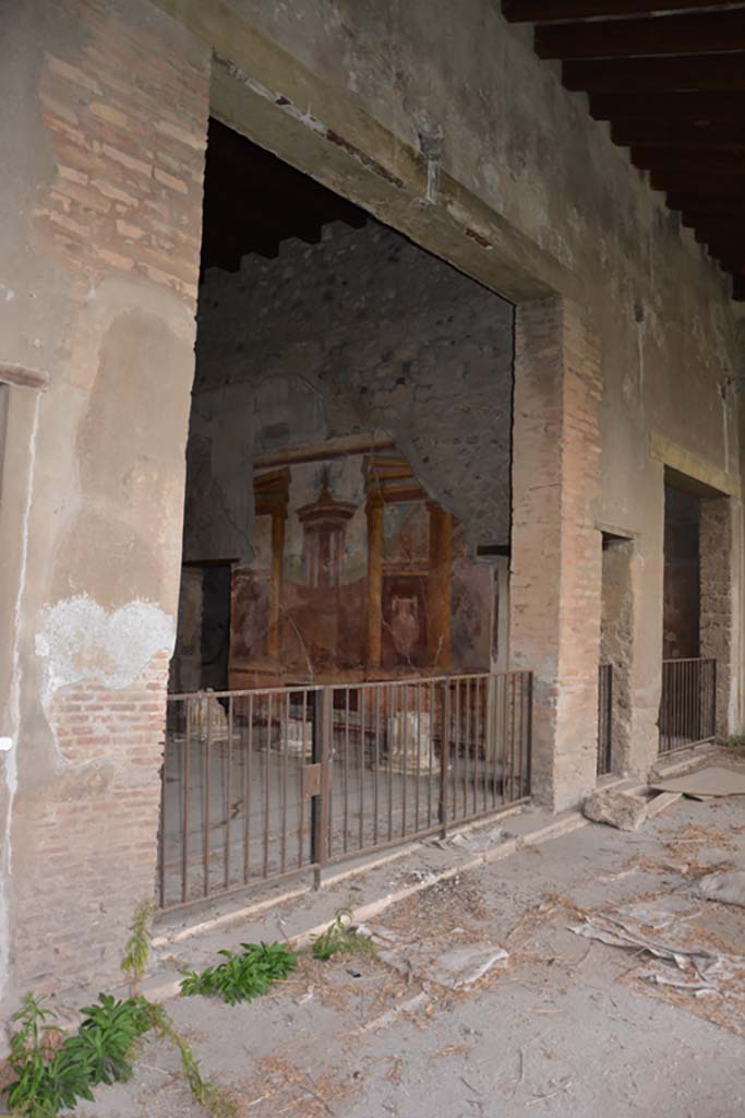 VI.11.10 Pompeii. October 2017.
Room 43, in centre, looking north-east from portico towards room 46, on right.
Foto Annette Haug, ERC Grant 681269 DÉCOR