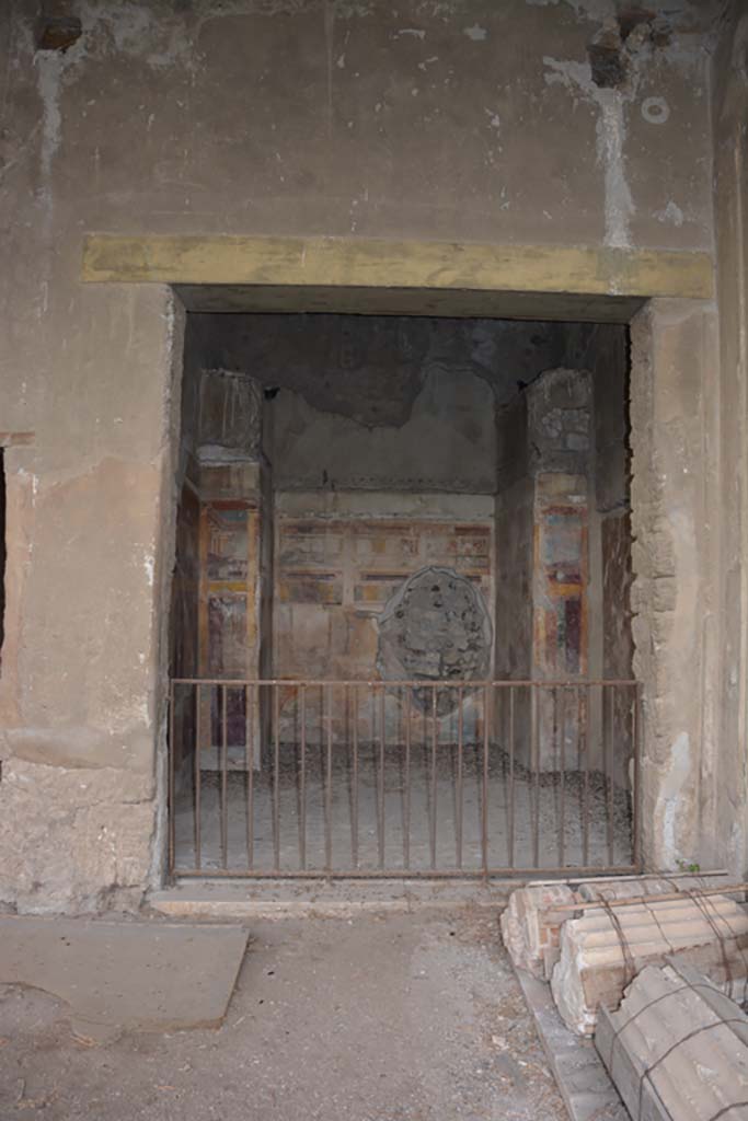 VI.11.10 Pompeii. October 2017. Room 46, looking through doorway from north portico.
Foto Annette Haug, ERC Grant 681269 DÉCOR