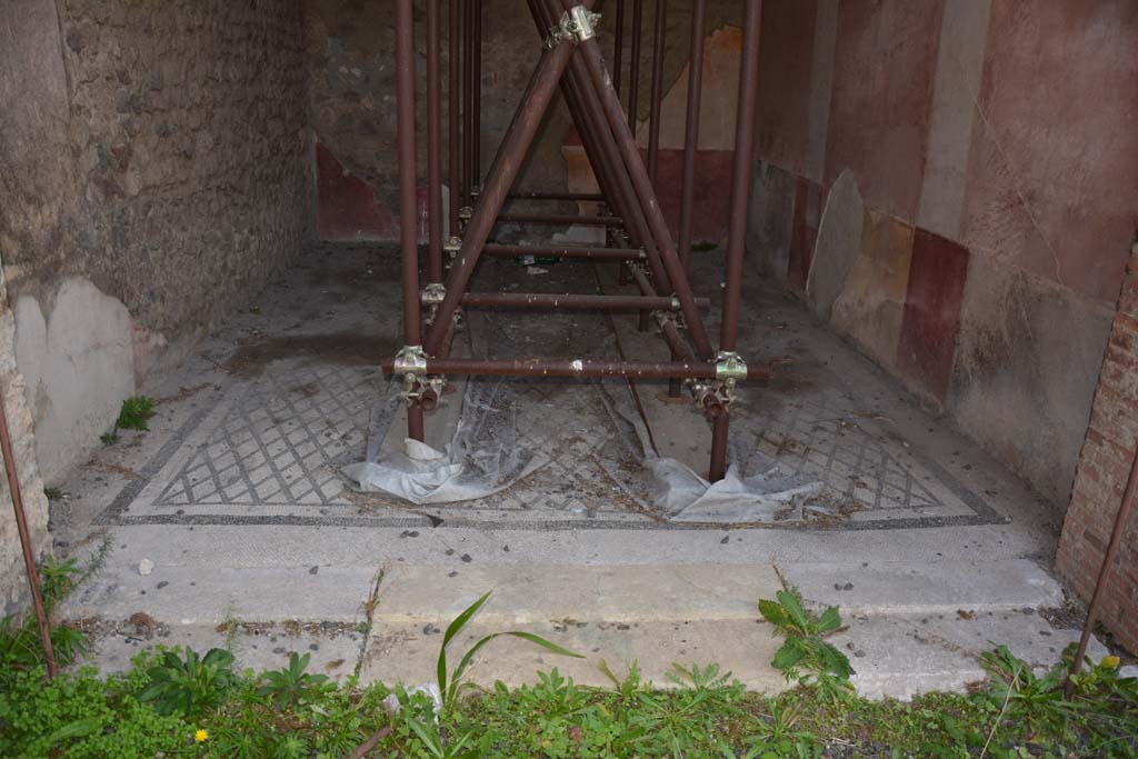 VI.11.10 Pompeii. October 2017. Room 37, looking south across flooring.
Foto Annette Haug, ERC Grant 681269 DÉCOR