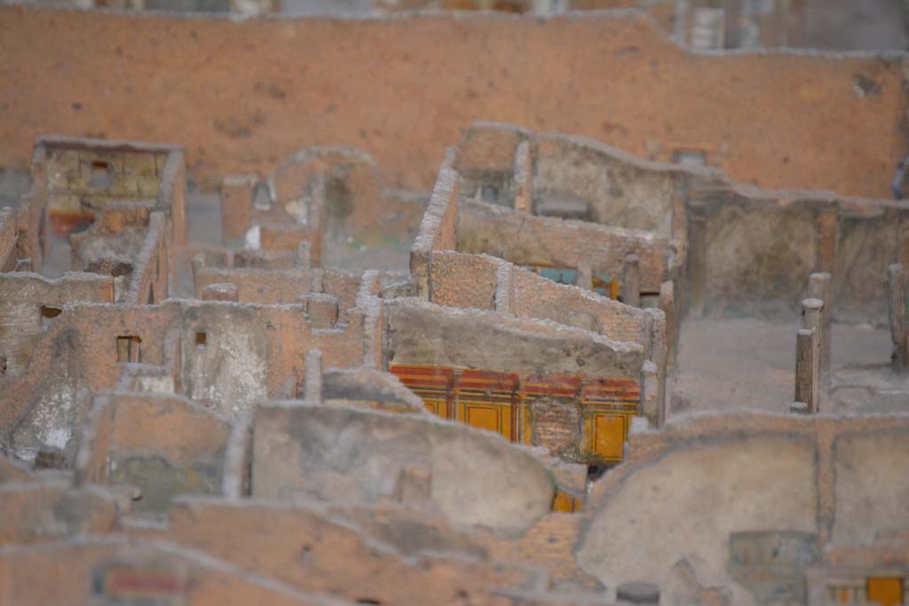VI.11.9/10 Pompeii. July 2017.
Looking towards east wall of peristyle 36, with east walls of rooms 40, (yellow painted, lower left), 42, 43 and 46, visible in centre.
From cork model in Naples Archaeological Museum.
Foto Annette Haug, ERC Grant 681269 DÉCOR.