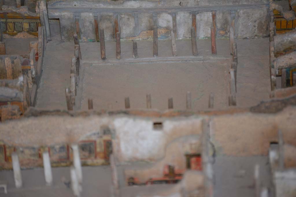 VI.11.9/10 Pompeii. July 2017. Peristyle 36, looking towards west portico.
In the upper left, the west wall of room 38 can be seen, followed by the doorway into the long corridor leading to the services, baths and bakery areas.
From cork model in Naples Archaeological Museum.
Foto Annette Haug, ERC Grant 681269 DÉCOR.