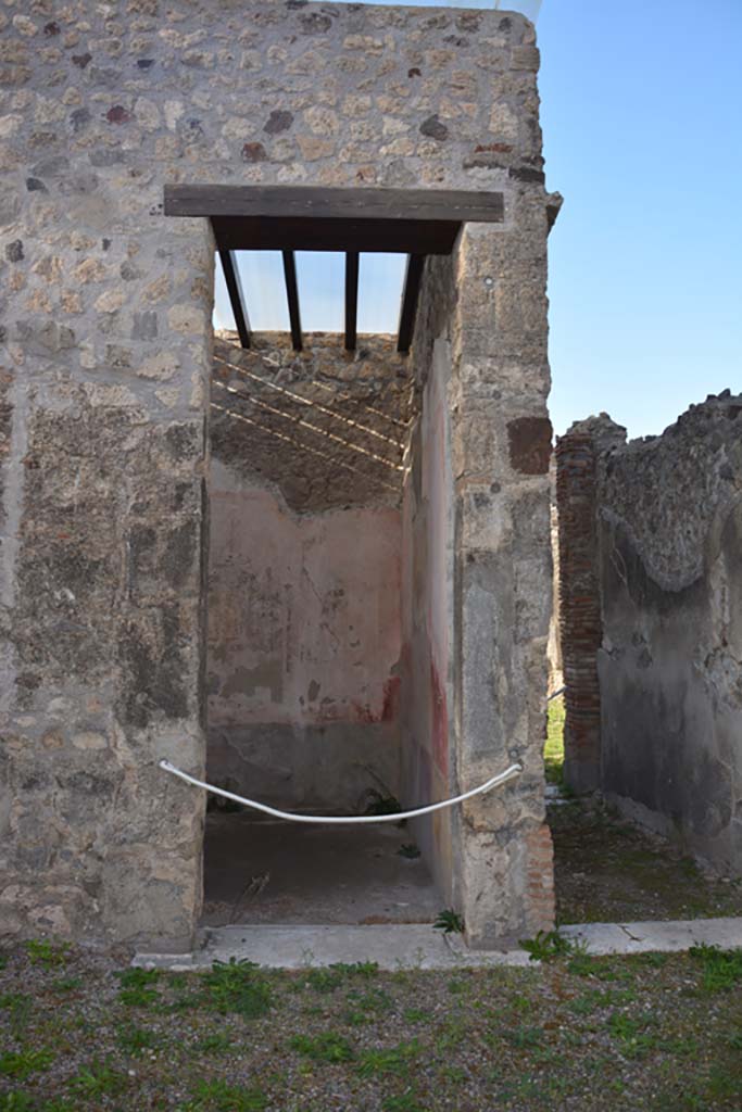 VI.11.10 Pompeii. October 2017.
Room 29, looking west towards doorway, from atrium 27. On the right is room 48.
Foto Annette Haug, ERC Grant 681269 DÉCOR