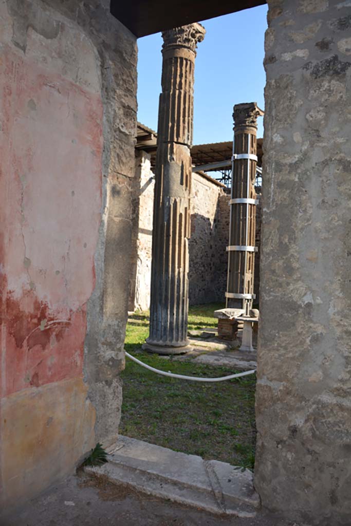 VI.11.10 Pompeii. October 2017.
Room 29, doorway in east wall into atrium 27 of VI.11.10.
Foto Annette Haug, ERC Grant 681269 DÉCOR