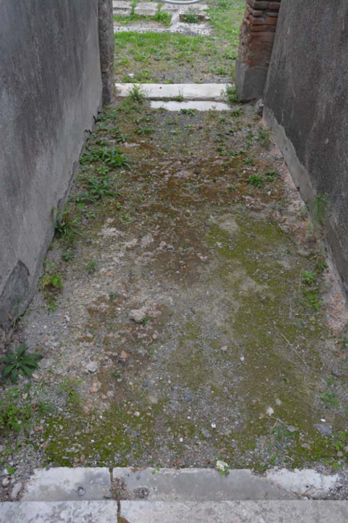 VI.11.10 Pompeii. October 2017. Room 48, looking west along flooring of corridor.
Foto Annette Haug, ERC Grant 681269 DÉCOR