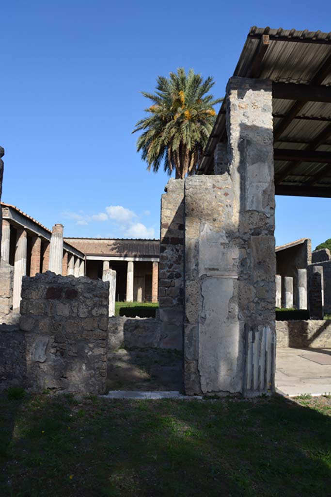 VI.11.10 Pompeii. October 2017.
Room 35, doorway in north wall of atrium, with tablinum 33, on right.
Foto Annette Haug, ERC Grant 681269 DÉCOR
