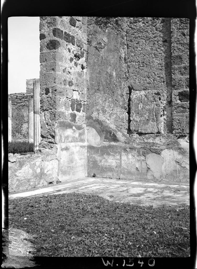VI.11.10 Pompeii. W.1540. Looking towards north-east corner of room 35, with mosaic floor.
Photo by Tatiana Warscher. Photo © Deutsches Archäologisches Institut, Abteilung Rom, Arkiv.