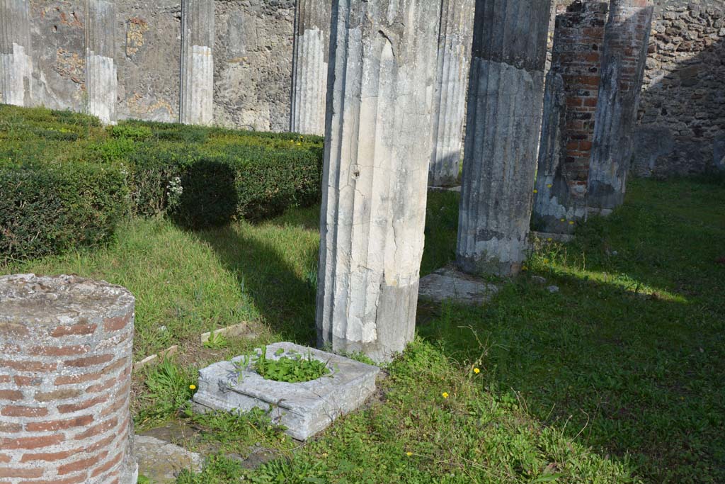 VI.11.10 Pompeii. October 2017. Peristyle 36, south portico, looking north-east.
Foto Annette Haug, ERC Grant 681269 DÉCOR