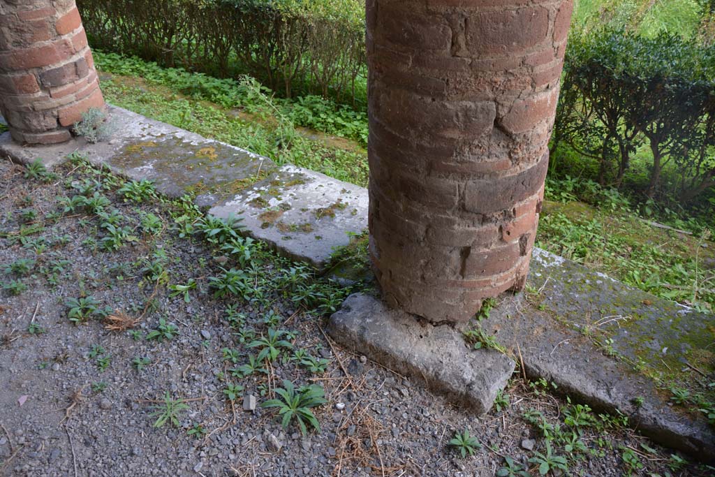 VI.11.10 Pompeii. October 2017. Peristyle 36, west portico.
Foto Annette Haug, ERC Grant 681269 DÉCOR