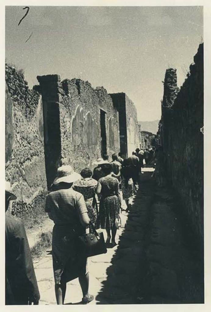 VI.11.10 Pompeii. 22nd July 1961. Looking east to entrance doorway on Vicolo di Mercurio. Photo courtesy of Rick Bauer.