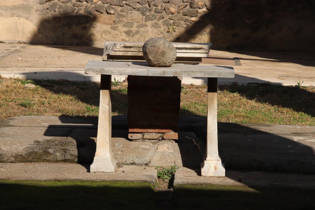 VI.11.10 Pompeii. October 2023.
Looking north from entrance doorway across impluvium in atrium towards marble table. Photo courtesy of Klaus Heese.