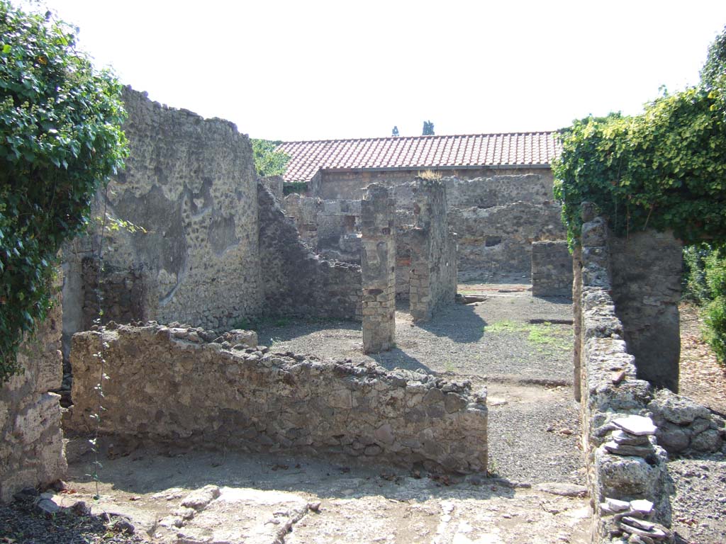 VI.11.17 looking towards VI.11.4 Pompeii. September 2005. Looking west from corridor (8) towards small courtyard (or yard).
On the south side of the entrance doorway at VI.11.4, upper centre, is cubiculum (3), room (4)is on the south side of the yard, on the left.
Behind the wall in corridor (8), lower left, is the area of rooms (5) and (6).