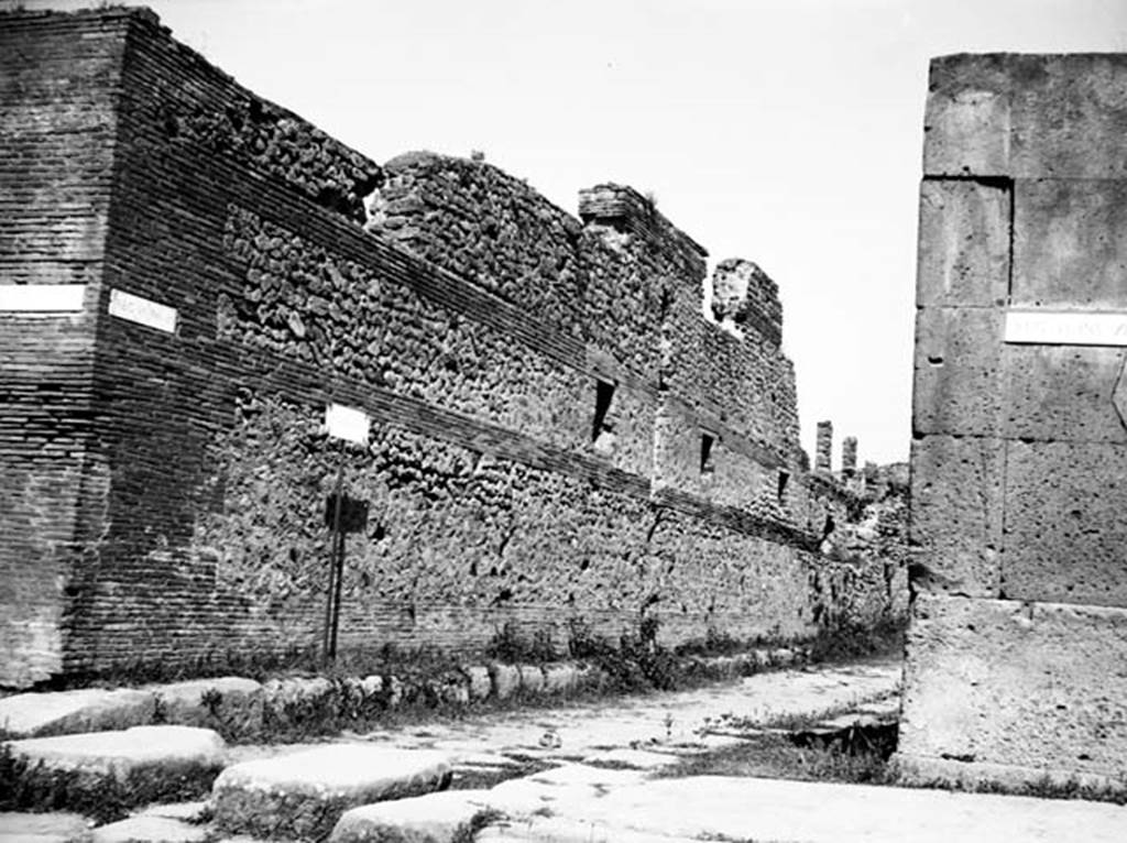 231102 Bestand-D-DAI-ROM-W.1116.jpg
VI.10 Pompeii, on left. W.1116. Looking north on Vicolo del Fauno towards east wall of VI.10.15, on left, and VI.12.1, on right.
Photo by Tatiana Warscher. With kind permission of DAI Rome, whose copyright it remains.
See http://arachne.uni-koeln.de/item/marbilderbestand/231102
