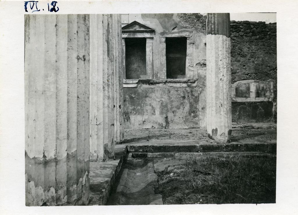 VI.12.2 Pompeii. pre-1937-39. Looking towards rear north wall in north-west corner of rear peristyle.
Photo courtesy of American Academy in Rome, Photographic Archive. Warsher collection no. 597.
