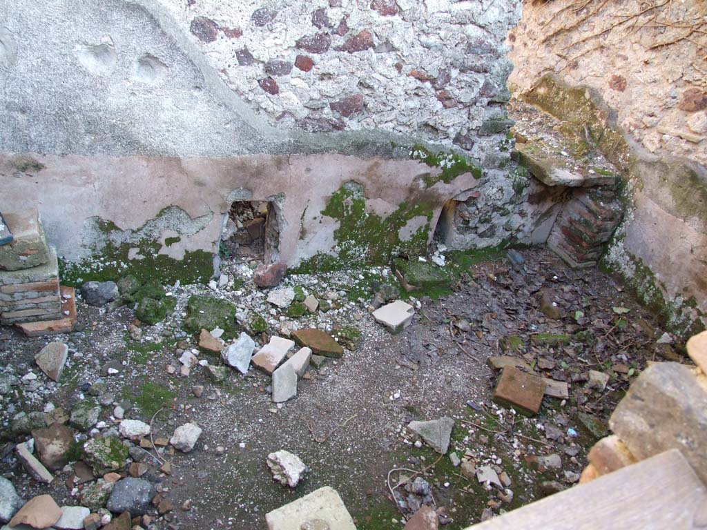VI.12.2 Pompeii. December 2006.
Second room at north end of corridor on east side, part of bath suite with remains of hypocaust.
(PPM – room 22/23)