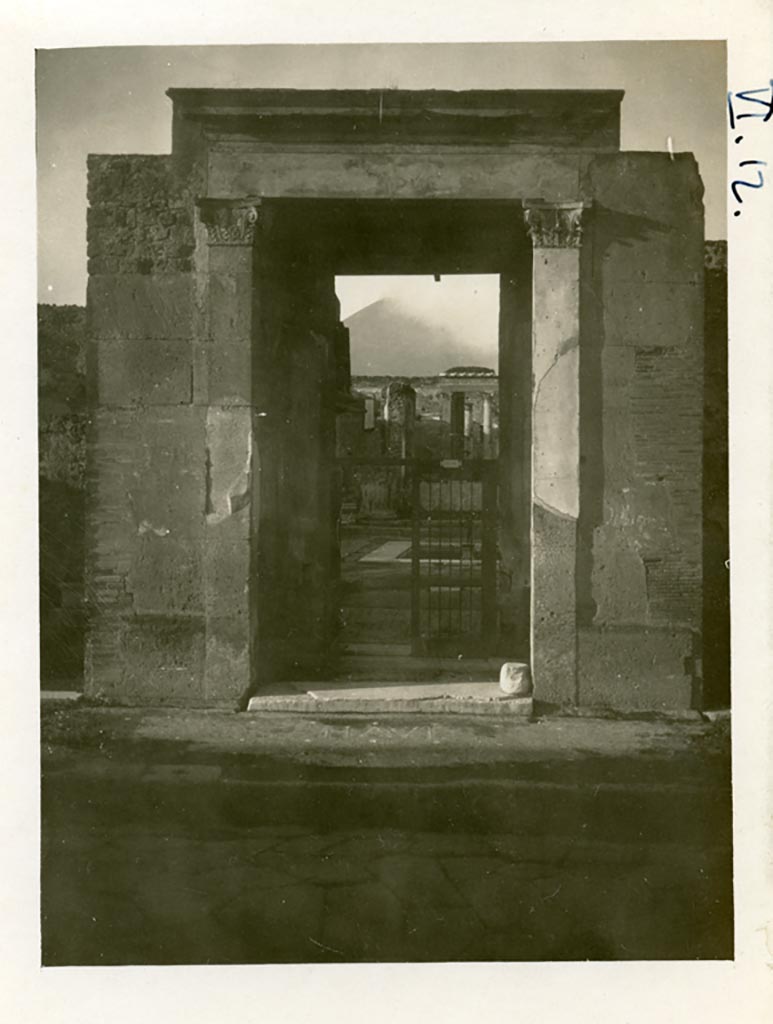 VI.12.2 Pompeii. pre-1937-39. Looking north to entrance doorway.
Photo courtesy of American Academy in Rome, Photographic Archive. Warsher collection no. 1415.