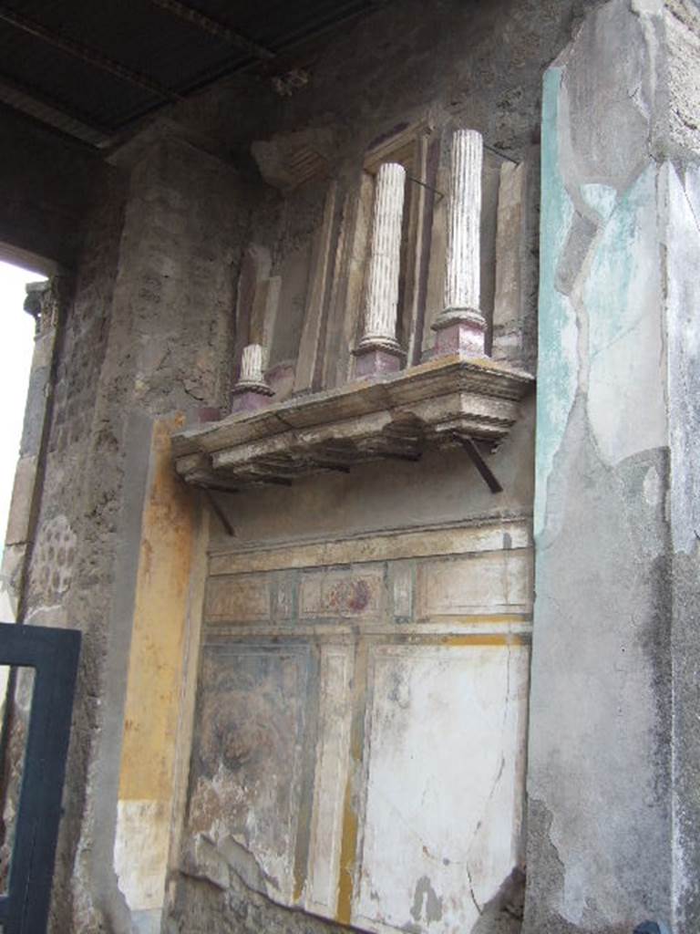 VI.12.2 Pompeii. December 2005. Entrance fauces. West wall with shelf, on which is placed a façade with small columns.