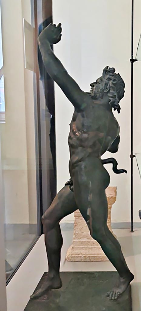 VI.12.2 Pompeii. September 2024.
Looking west towards bronze statuette in Naples Archaeological Museum.
Photo courtesy of Giuseppe Ciaramella.