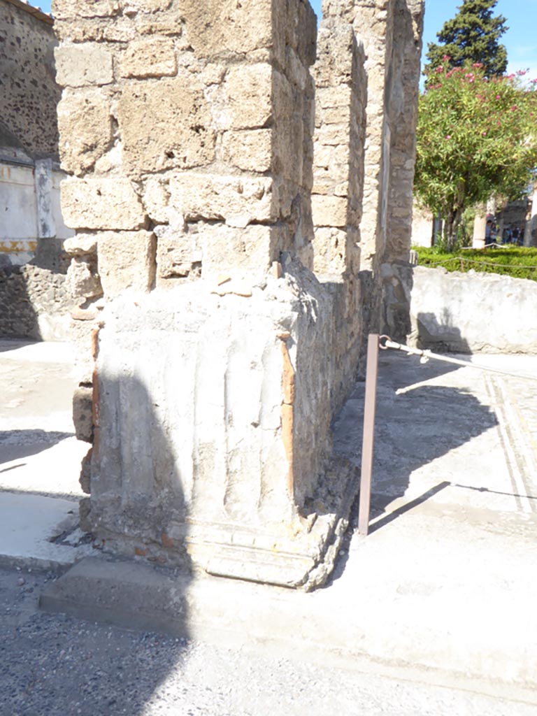 VI.12.2 Pompeii. September 2015. Tablinum 33, looking north along west side.
Foto Annette Haug, ERC Grant 681269 DÉCOR.