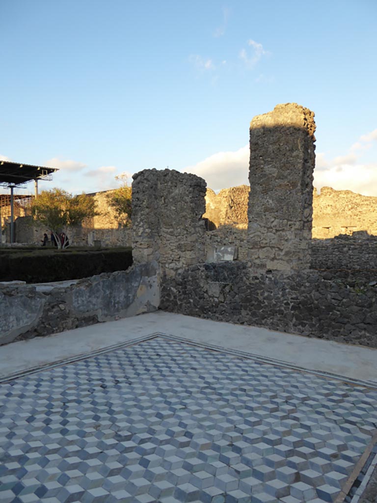 VI.12.2 Pompeii. January 2017.
Tablinum 33, looking towards north-east corner and east wall with windows into room 34.
Foto Annette Haug, ERC Grant 681269 DÉCOR.