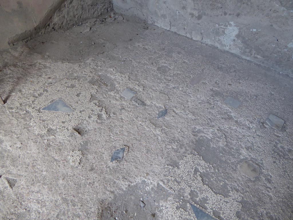 VI.12.2 Pompeii. September 2015. Room 32, remains of flooring.
Foto Annette Haug, ERC Grant 681269 DÉCOR.
