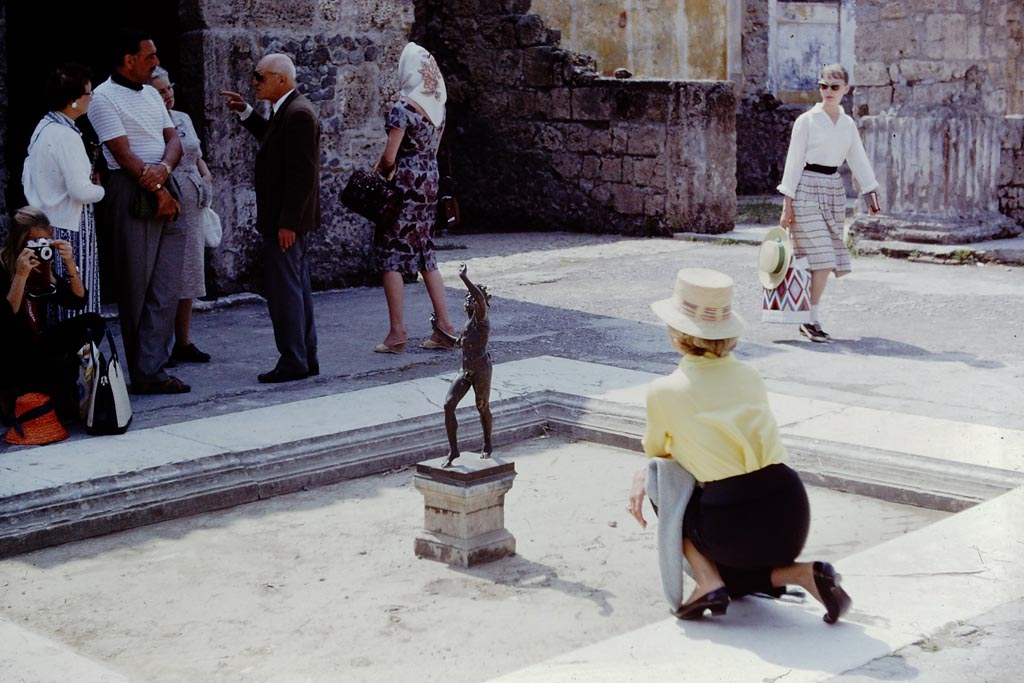 VI.12.2, Pompeii. 1961. Looking west across impluvium in atrium towards west ala 29, centre right. Photo by Stanley A. Jashemski.
Source: The Wilhelmina and Stanley A. Jashemski archive in the University of Maryland Library, Special Collections (See collection page) and made available under the Creative Commons Attribution-Non-Commercial License v.4. See Licence and use details.
J61f0432
