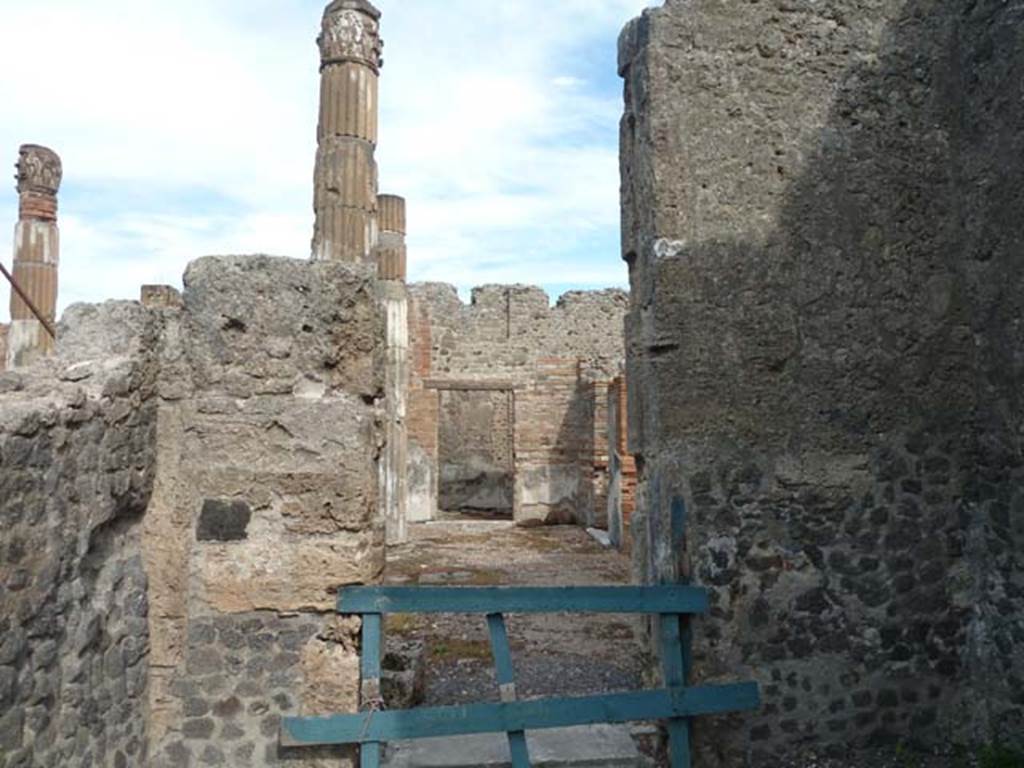 VI.12.2 Pompeii. September 2015.
Looking towards east wall of room/cubiculum on east side of atrium, with doorway to atrium of VI.12.5.