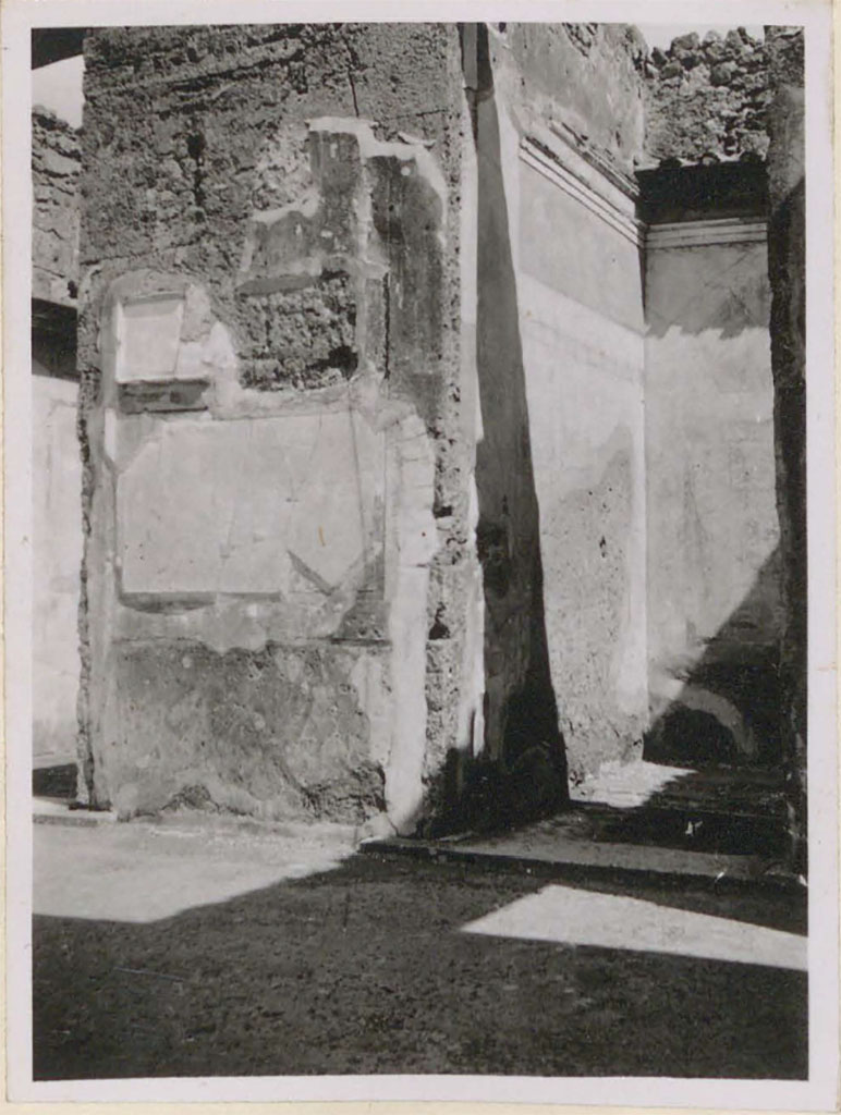 VI.12.2 Pompeii. Pre-1943. Doorway to cubiculum 28 in south-east corner of atrium. Looking east.
See Warscher, T. (1946). Casa del Fauno, Swedish Institute, Rome. (p.19, n.22).