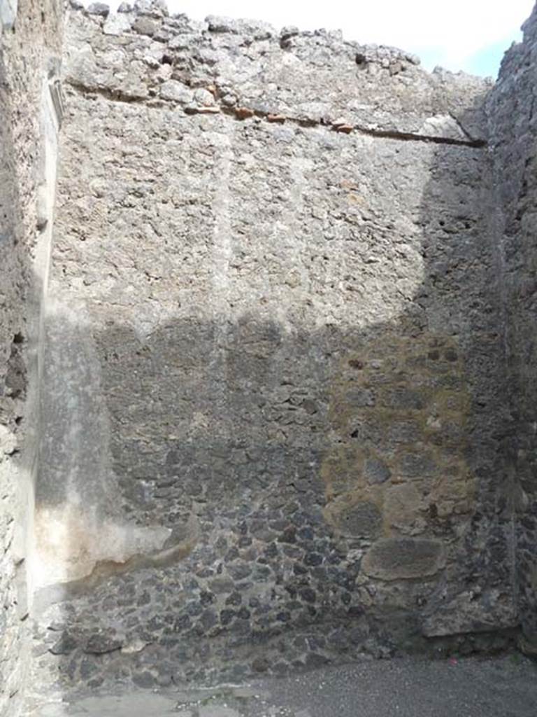 VI.12.2 Pompeii. September 2015. East wall of cubiculum in south-east corner of atrium.