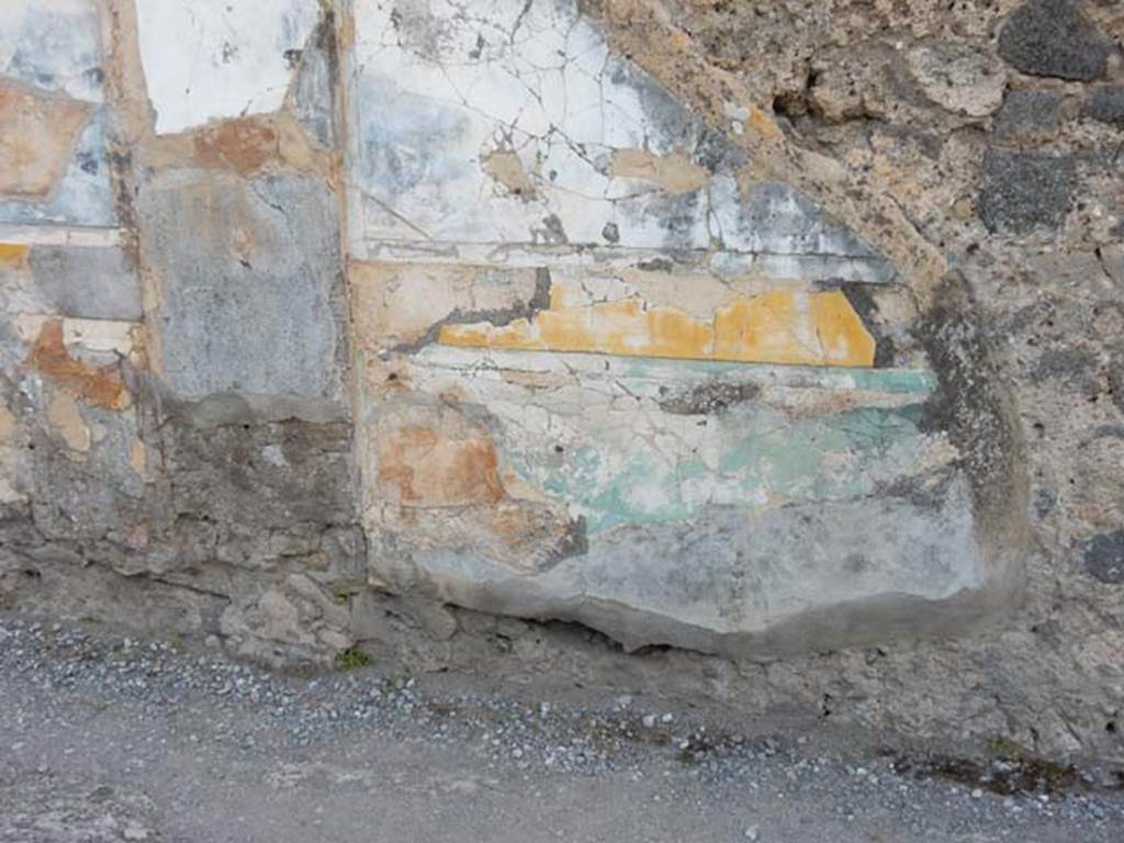 VI.12.2 Pompeii. May 2015. Detail from west wall in south-west corner of middle peristyle. Photo courtesy of Buzz Ferebee.