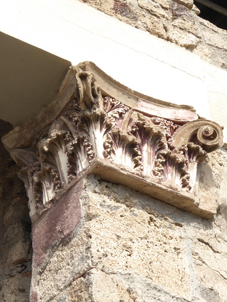 VI.12.2 Pompeii. September 2015. Capital at east end of Exedra.
Foto Annette Haug, ERC Grant 681269 DÉCOR.