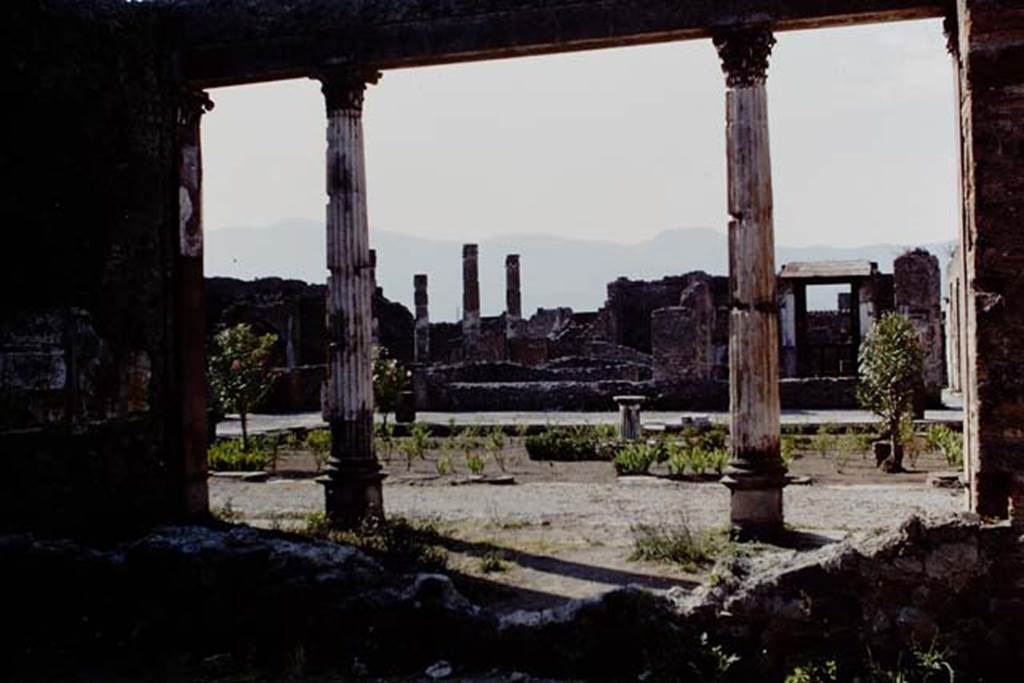 VI.12.2 Pompeii. 1968. Looking south-east from south portico of rear peristyle through exedra towards the first peristyle, atrium of VI.12.5, and entrance at VI.12.2. Photo by Stanley A. Jashemski.
Source: The Wilhelmina and Stanley A. Jashemski archive in the University of Maryland Library, Special Collections (See collection page) and made available under the Creative Commons Attribution-Non Commercial License v.4. See Licence and use details.
J68f1310