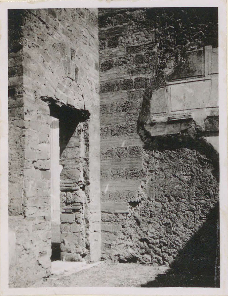 VI.12.2 Pompeii. Pre-1943.
Oecus, looking towards north-east corner.
The window and doorway are n the north wall, the remains of decoration are on the east wall.
See Warscher, T. (1946). Casa del Fauno, Swedish Institute, Rome. (p.44, n.62).