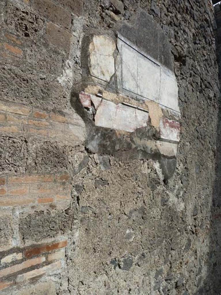 VI.12.2 Pompeii. September 2015. East wall of oecus.