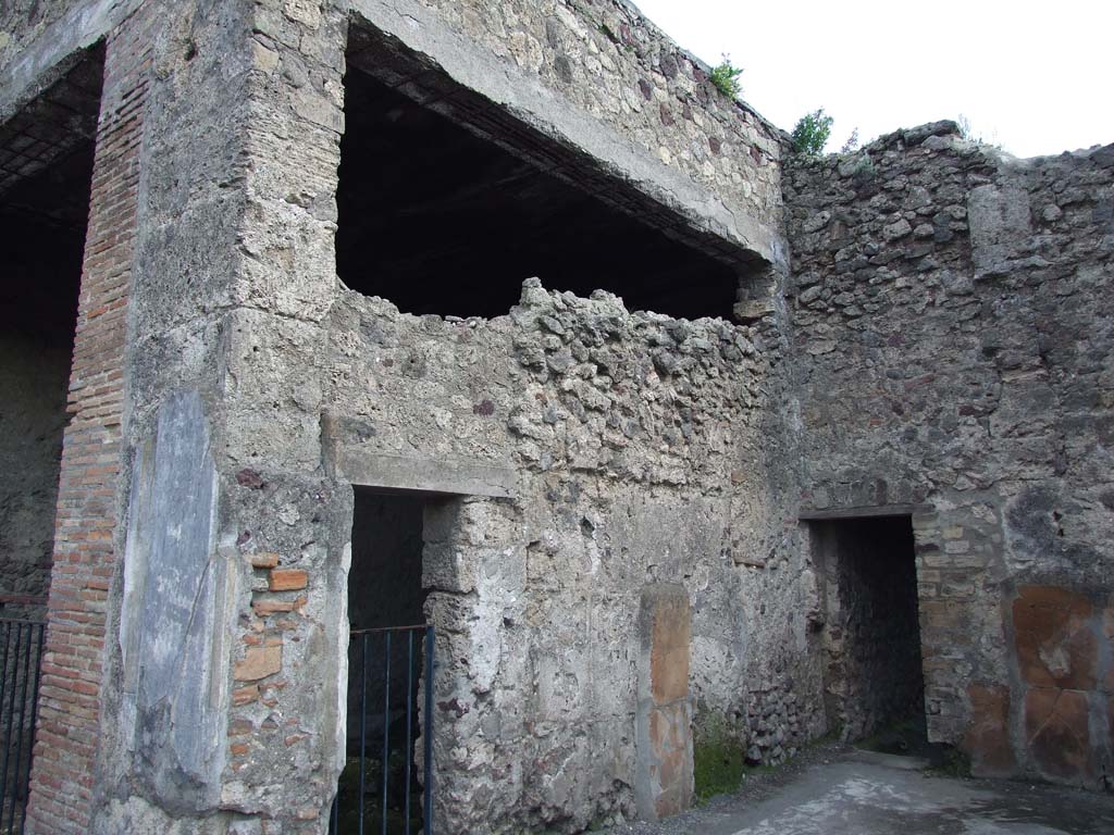 VI.12.2 Pompeii. March 2009.
East wall, left, with doorway to oecus, previously a caldarium, in south-east corner of second or rear peristyle.