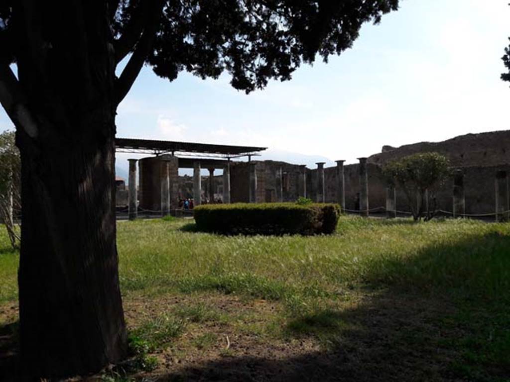VI.12.2 Pompeii. April 2017. Looking south-west towards south portico from second (rear) peristyle.
Photo courtesy of Dr Paul J. Turner.